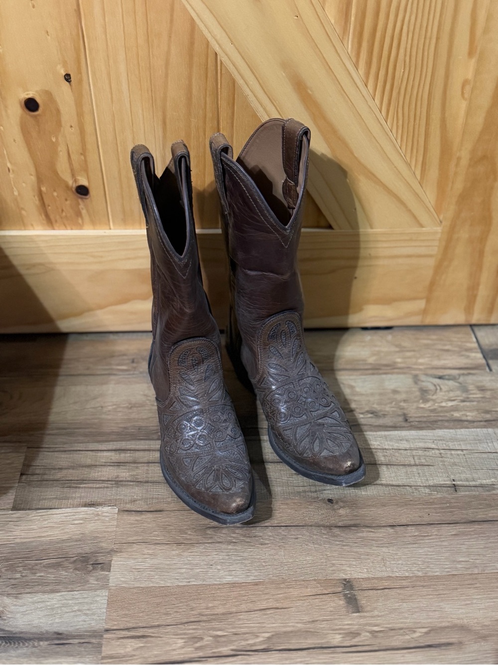 Ariat Brown Embossed Western Cowboy Boots